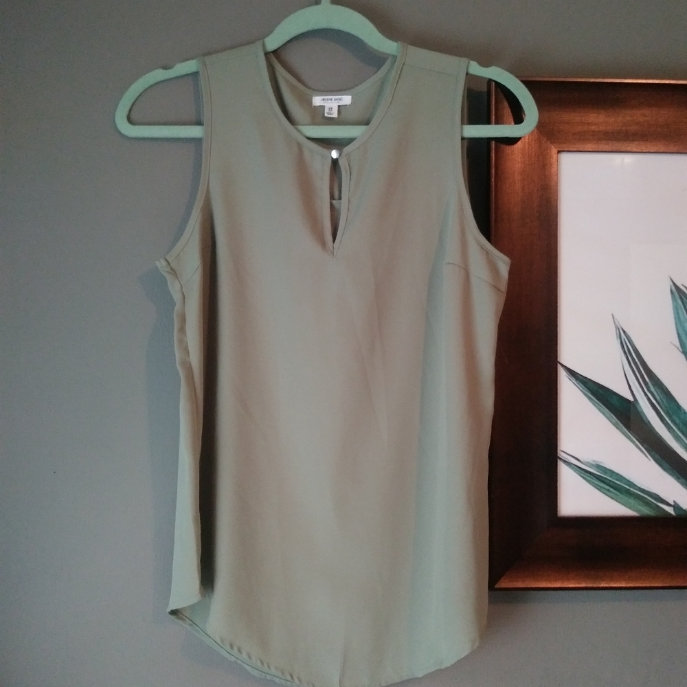 NWOT sleeveless blouse